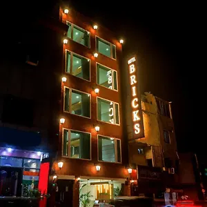 Отель Bricks, Karol Bagh, New