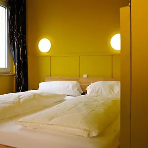 https://happy-end-hotel.com-bavaria.com
